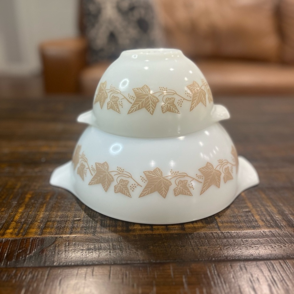 Vintage PYREX Cinderella Sandalwood mixing bowls set of two 2.5 Qt, 1.5 Pt EUC